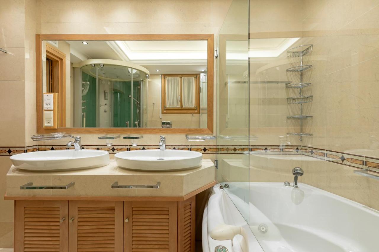 Vouliagmeni'S Elegance By Acropolis Suites 아테네 외부 사진