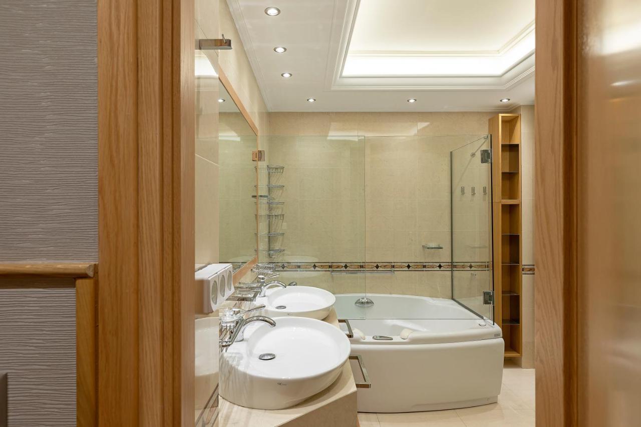 Vouliagmeni'S Elegance By Acropolis Suites 아테네 외부 사진