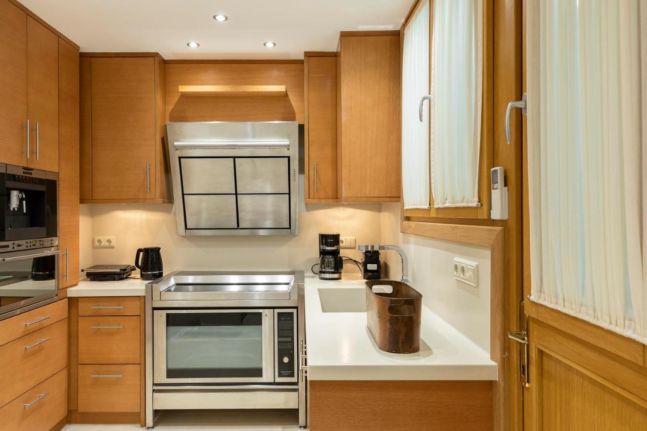 Vouliagmeni'S Elegance By Acropolis Suites 아테네 외부 사진