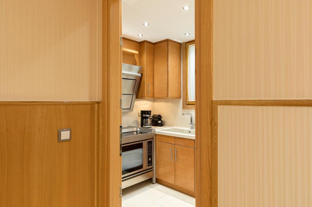 Vouliagmeni'S Elegance By Acropolis Suites 아테네 외부 사진