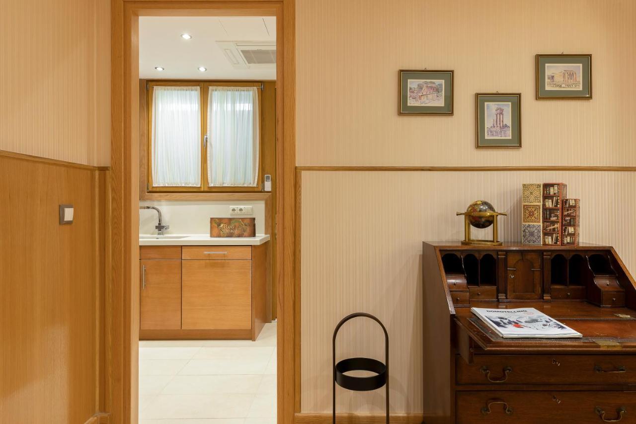 Vouliagmeni'S Elegance By Acropolis Suites 아테네 외부 사진