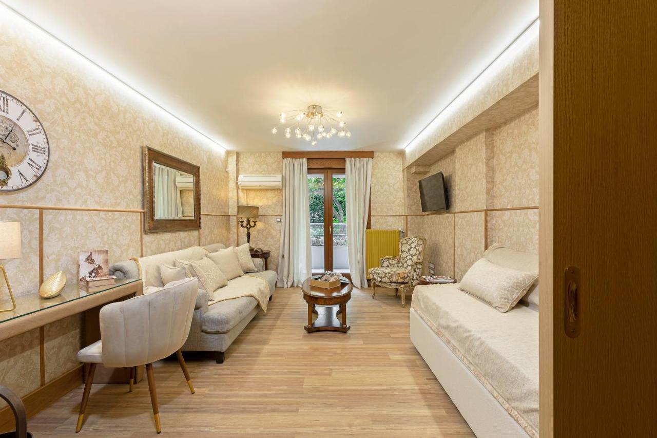 Vouliagmeni'S Elegance By Acropolis Suites 아테네 외부 사진